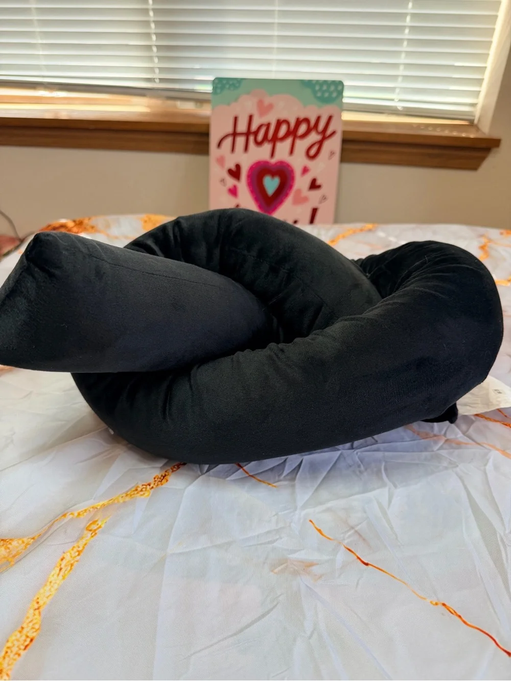 Knotted pillow NWOT